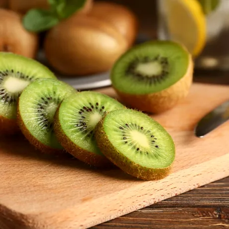 Kiwi, unul dintre cele mai sănătoase fructe? De ce specialiștii spun să-l mănânci și cu coajă