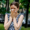 De ce ne simțim mai obosiți vara și pare că avem sistemul imunitar scăzut? Legătura dintre căldură, somn și imunitate