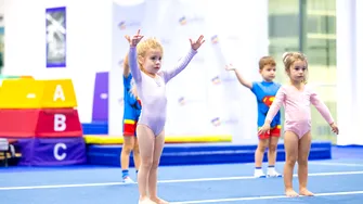 Cursurile gratuite de gimnastică pentru copii între 2 și 6 ani, de la GymNadia: dezvoltare sănătoasă și încredere de sine prin sport, lansate de Fundația Țiriac