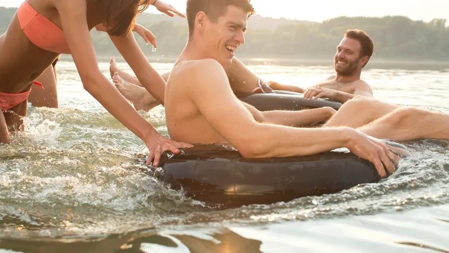 Ce poți păți dacă faci baie în apă contaminată cu E.coli