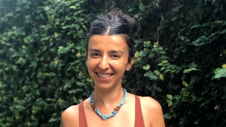 Desirée Halaseh: ”Fac yoga, meditez, respir conștient pentru că mă durea tot corpul și nimic nu mai funcționa pentru tristețea mea permanentă”