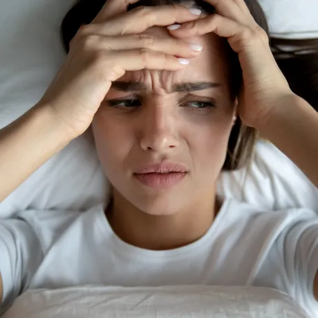 Vedere încețoșată dimineața? Ce o cauzează și când să mergi la doctor