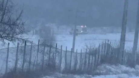 O tânără a născut acasă, după ce ambulanţa care venise să o preia a rămas blocată în nămeți