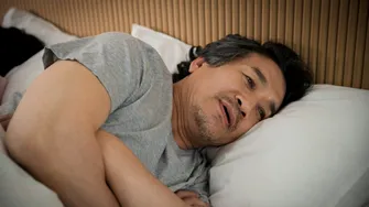 Obiceiuri proaste care îți distrug viața și cum să le schimbi. Mare grijă la nopțile nedormite