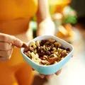 Cele mai sănătoase nuci și alune pe care merită să le incluzi în alimentație. Ce beneficii au pentru organism