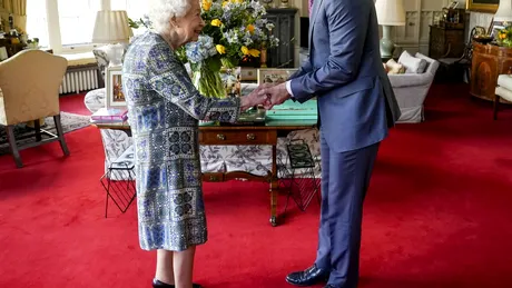 Cum arată Regina Elisabeta a II-a după infecția cu COVID-19. S-a întâlnit cu prim-ministrul canadian Justin Trudeau