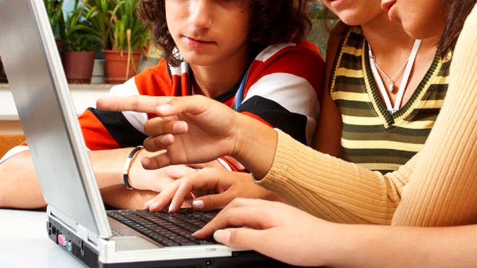 Adolescenții și rețelele de socializare: recomandări APA