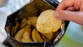 Biscuiții, chipsurile și mâncarea semi-preparată pot produce infarct miocardic și AVC