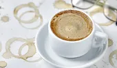 Cum să scapi rapid de petele de cafea și ceai de pe căni, fără oțet sau bicarbonat