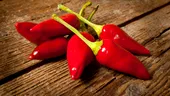 De ce uleiul de ardei iute ar putea fi noul tău aliat pentru sănătate: precauții și modul corect de a-l consuma