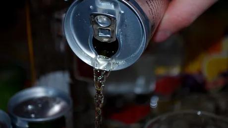 Energizantele, pline de E-uri! Etichetele ascund cantitatea de zahăr pe care o conțin de fapt