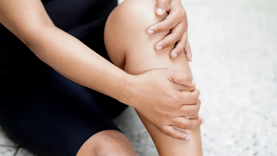 Semnul apărut la un singur picior care poate anunța un cheag de sânge periculos. Când trebuie să mergi urgent la medic