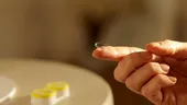 A făcut un gest banal cu lentilele de contact și a ajuns să-și piardă vederea. Infecția rară care poate distruge corneea