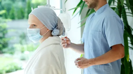 O femeie diagnosticată cu cancer în stadiu terminal a renunțat la chimioterapie! De ce a ales postul cu apă?