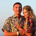 Valentina Pelinel are încă forme de fotomodel. A apărut pe iaht, în Capri, alături de Cristi Borcea