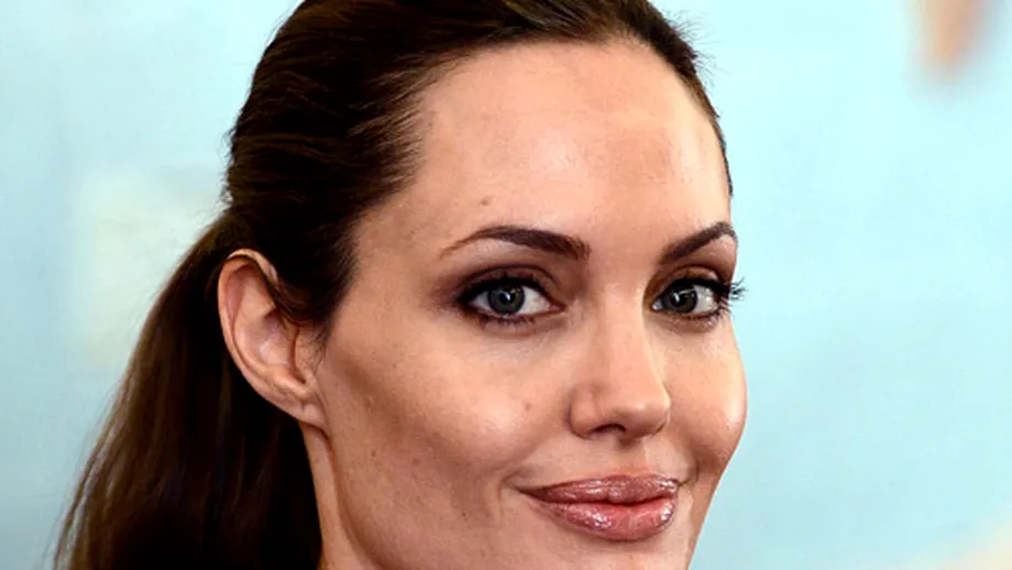 Angelina Jolie şi Robert De Niro, victimele hackerilor