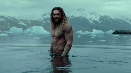 „Aquaman” a împlinit 43 de ani. Toate femeile se topesc după el