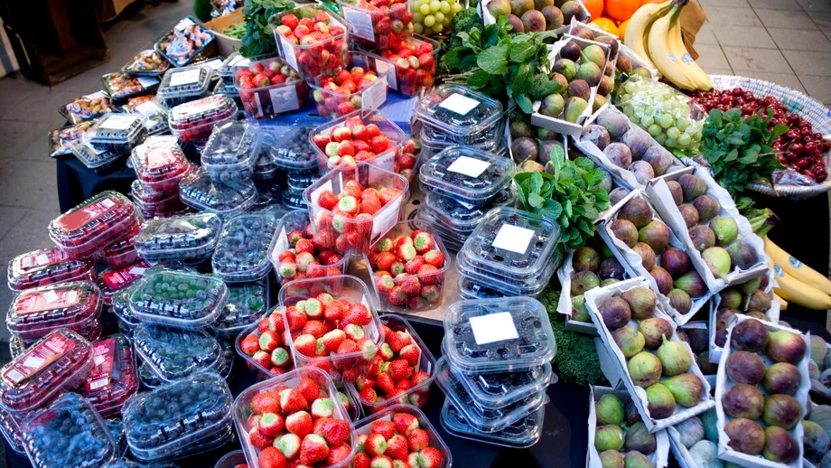 Fructele pe care le găsești la casoletă la supermarket sunt „hrană pentru creier”! Costă 30 de lei 500 de grame