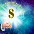 Finalul lunii iulie aduce noroc la bani pentru patru zodii. Cine sunt favoriții astrelor?