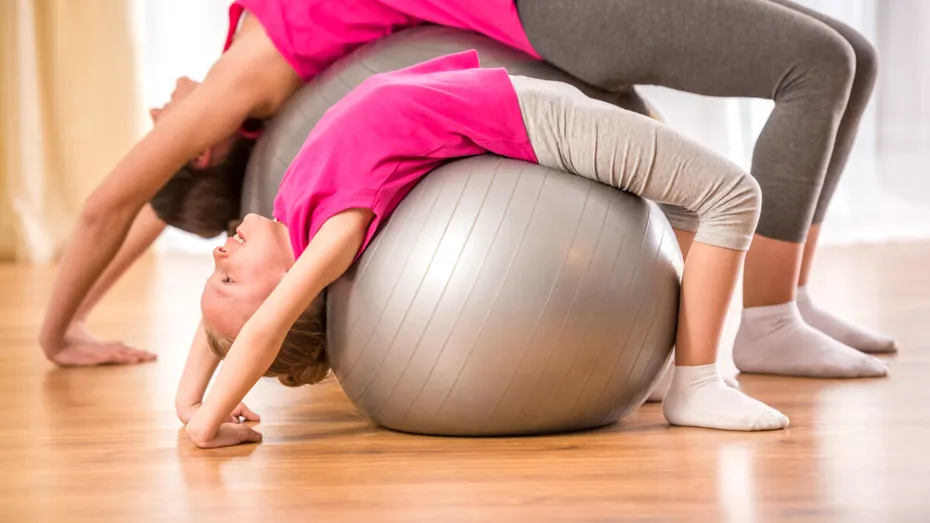 De ce este esențial ca părinții să impulsioneze mișcarea la copii