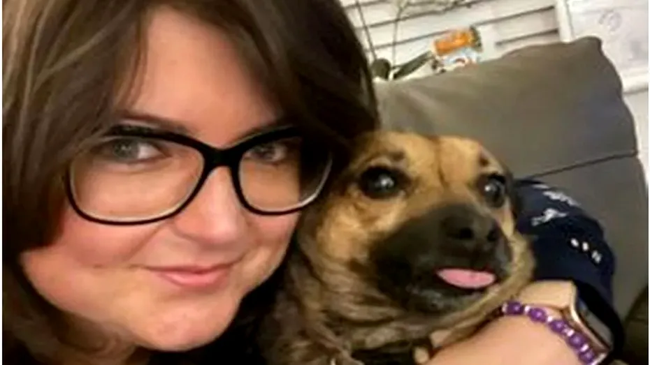 Povestea impresionantă a femeii care a fost SALVATĂ de la moarte de cățelușa ei. „A mirosit cancerul la sân”