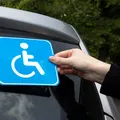 Câți bani vor primi persoanele cu handicap pe cardul de carburant! Ce acte sunt necesare să beneficiezi de ajutor