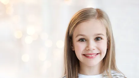 Care este cel mai frumos nume de fată din lume, în 2025. Mulți români își numesc fiicele așa