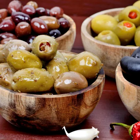 Cele mai bune măsline – curăță colesterolul în exces și „hrănesc” creierul. De ce trebuie evitate măslinele negre