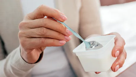 Ce se întâmplă dacă mănânci iaurt dimineața. Efectele spectaculoase care te vor convinge să îl consumi la micul dejun