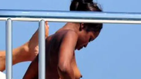 Naomi Campbell face topless la St. Tropez