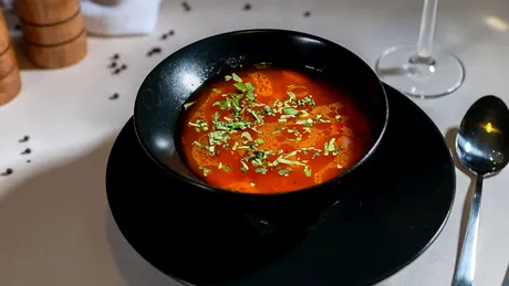 Cea mai scumpă ciorbă din lume. Cât costă o singură porție și din ce este făcută