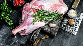 Cum alegi corect carnea de miel. Ghid simplu pentru o friptură reușită