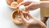 Cel mai ușor mod de a curăța ouăle fierte. Ai nevoie de un ingredient din bucătărie