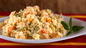 Condimentul care nu trebuie pus niciodată pus în salata boeuf. Îi strică gustul