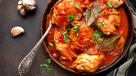 Cea mai bună tocăniță de pui cu roșii - rețeta simplă, economică și rapidă!