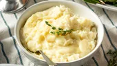 Piure de cartofi pufos. Un singur ingredient îi dă și un gust savuros! Rețeta completă