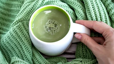 Riscurile la care te expui dacă consumi prea multă matcha. Are și efecte secundare, afectează ficatul și digestia
