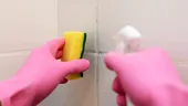 Cele mai bune metode să cureți chitul din baie. Rosturile vor arăta impecabil
