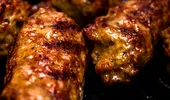 Vrei mici delicioși de 1 Mai? Ce trebuie să faci înainte de a-i pune pe grătar