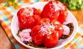 Ardei umpluți cu varză și conopidă, la borcan. Rețeta de murături pentru iarnă
