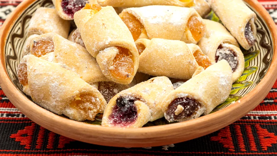 Cum faci cornulețe fragede cu apă minerală. Desertul perfect pentru Postul Paștelui