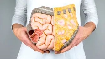 Semne ale cancerului de colon la tineri. Avertismentul transmis de un medic gastroenterolog