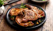 Cum pregătești porc cu usturoi, o rețetă veche din 1970. E un adevărat deliciu