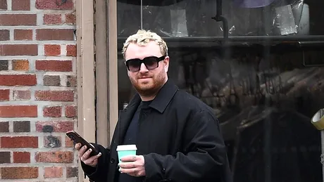 Sam Smith, surprins în pantaloni foarte scurți în drumul spre sală