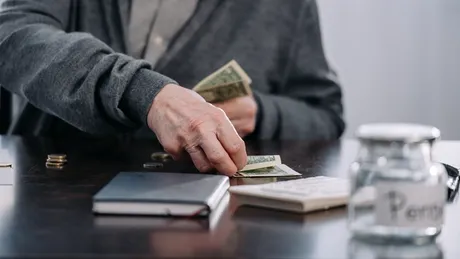 Supraimpozitarea pensiilor stârnește revoltă printre seniorii din România. Vârstnicii acuză pierderi lunare mari / VIDEO