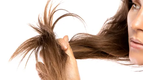 Cum să ai păr luminos și catifelat iarna. „Șamponul sandwich” e secretul hairstyliștilor