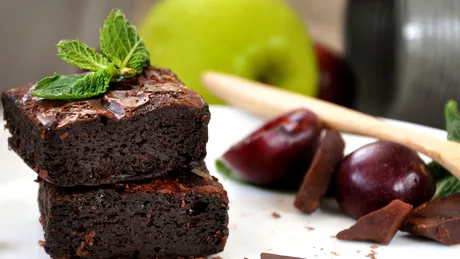 Prăjitură negresă de post cu gem și nucă. Un desert delicios fără ingrediente de dulce