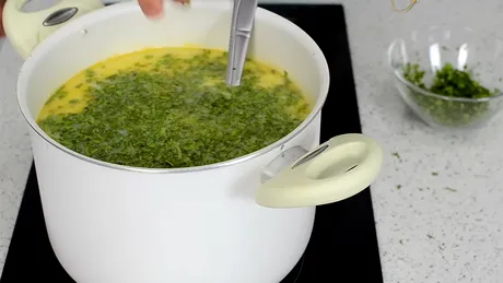 Condimentul care nu trebuie pus, sub nicio formă, în ciorba de miel. O poți arunca la gunoi, dacă faci greșeala asta