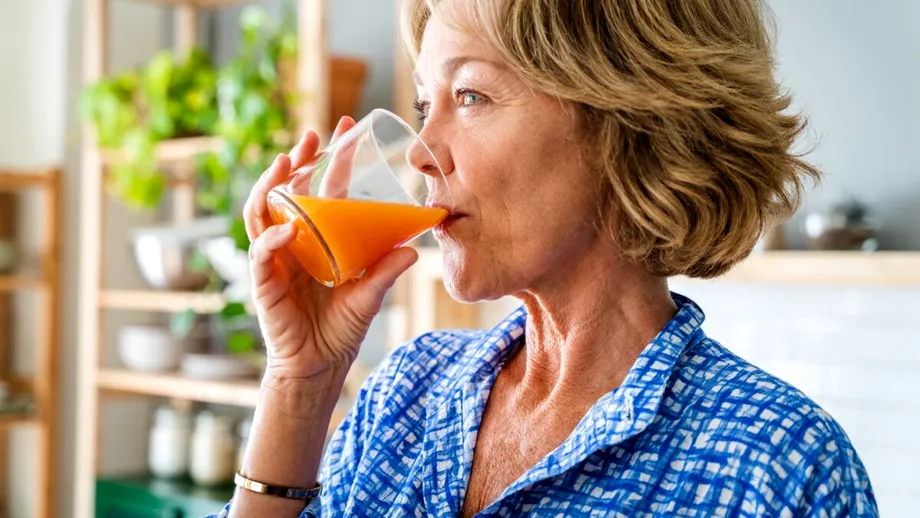 Soluții naturale pentru îngrijirea pielii. Ce suc să bei în funcție de problema tenului tău