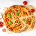 Cea mai scumpă pizza din lume! Costă peste 10.000 de euro și o găsești în Italia